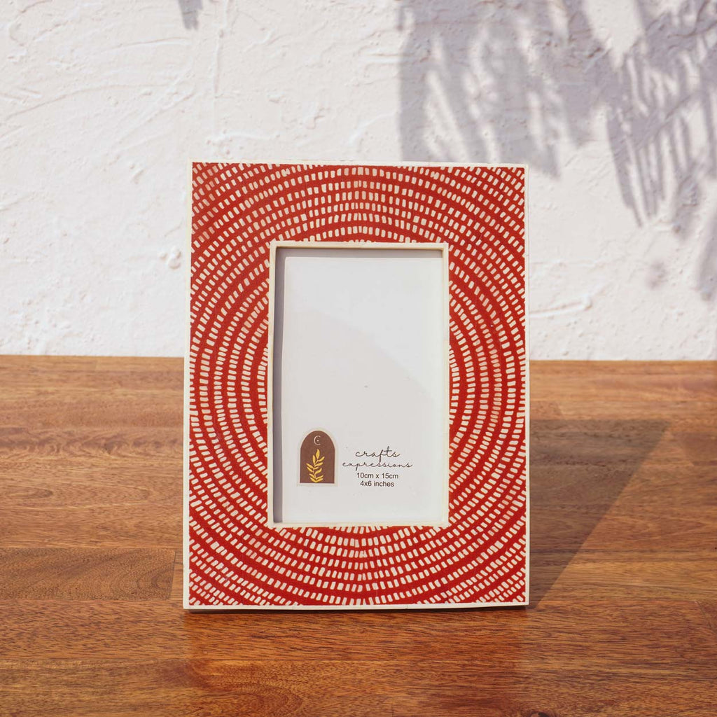 Front view of the Echo wooden photo frame in red and off-white