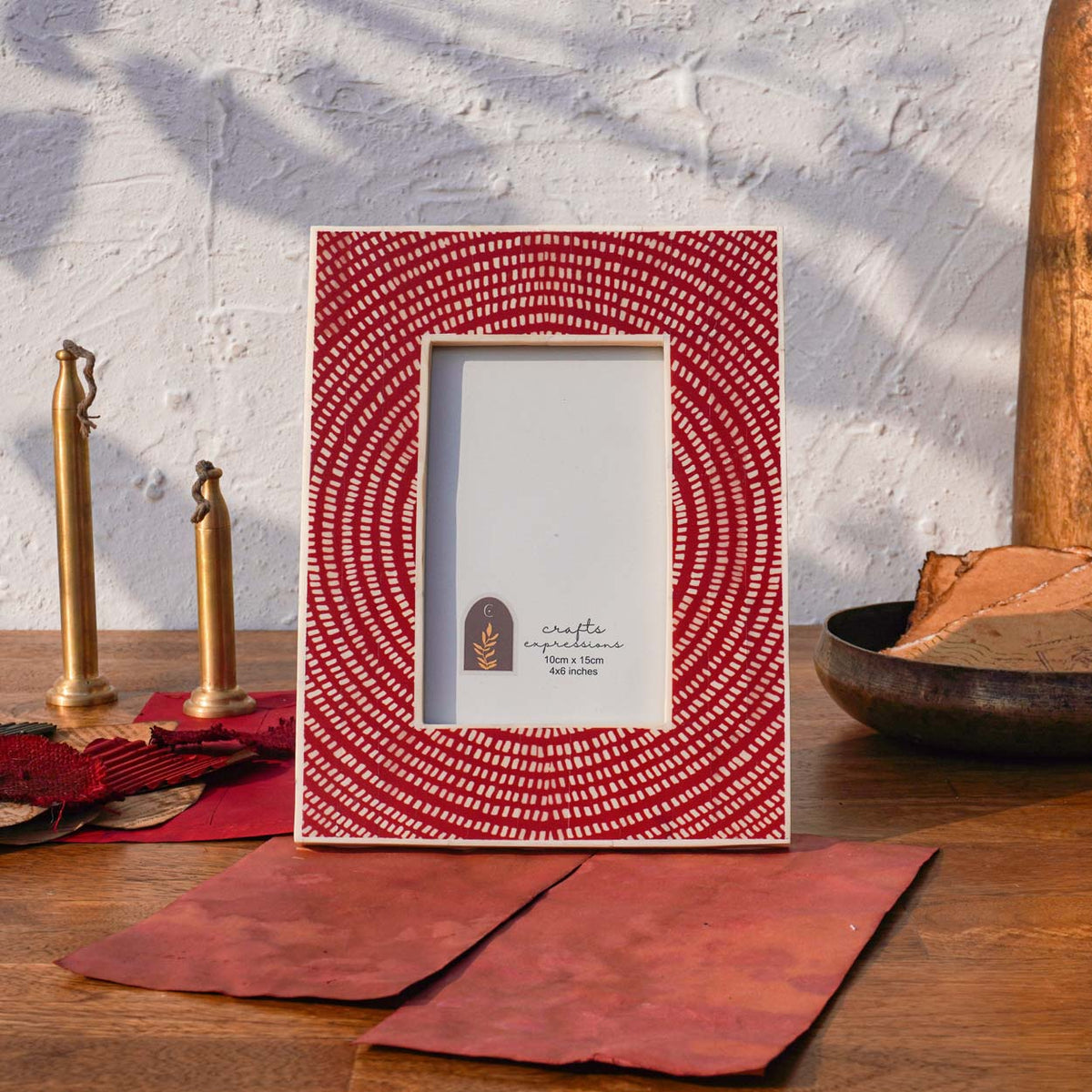 Echo wooden photo frame in red and off-white