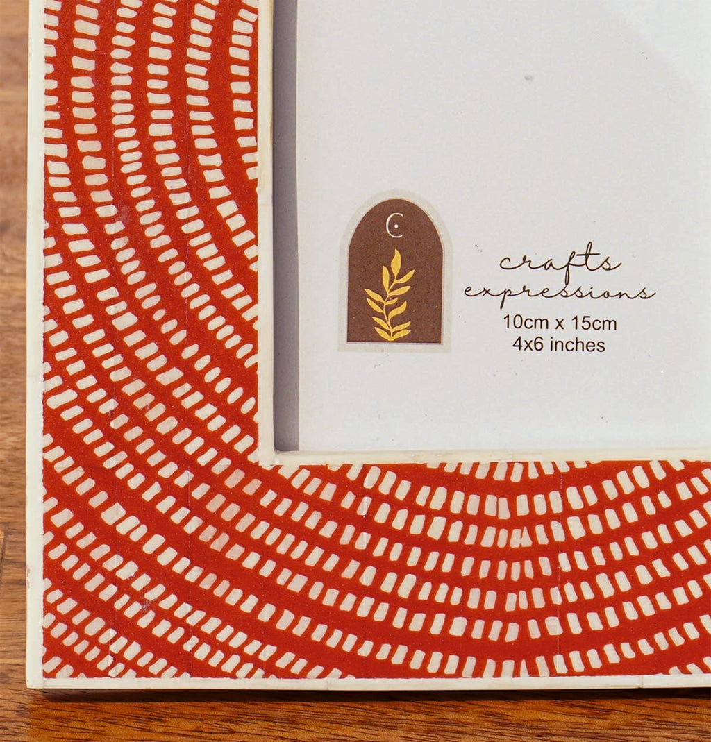 Close-up of the red circular pattern on the Echo wooden photo frame