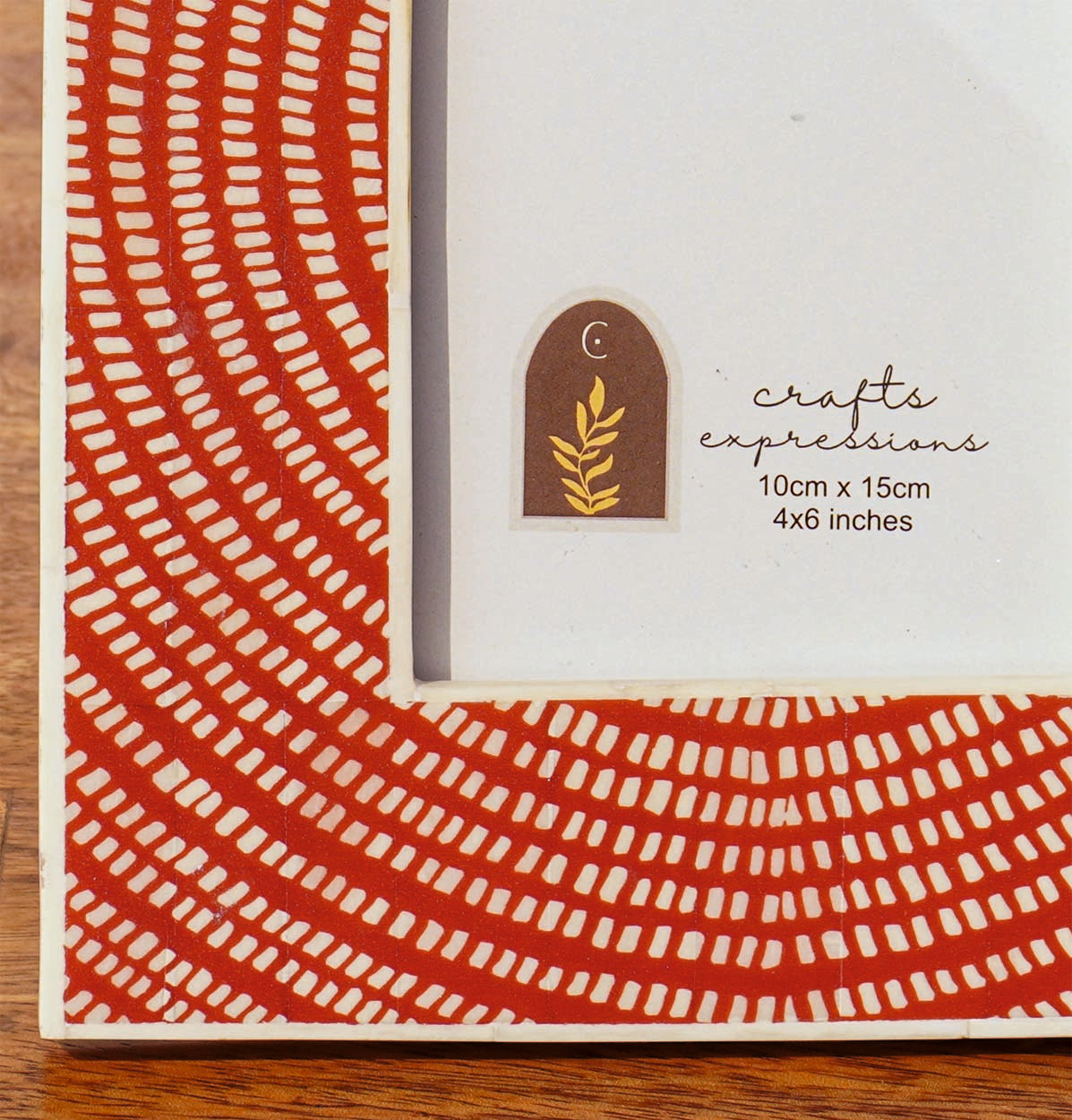 Close-up of the red circular pattern on the Echo wooden photo frame