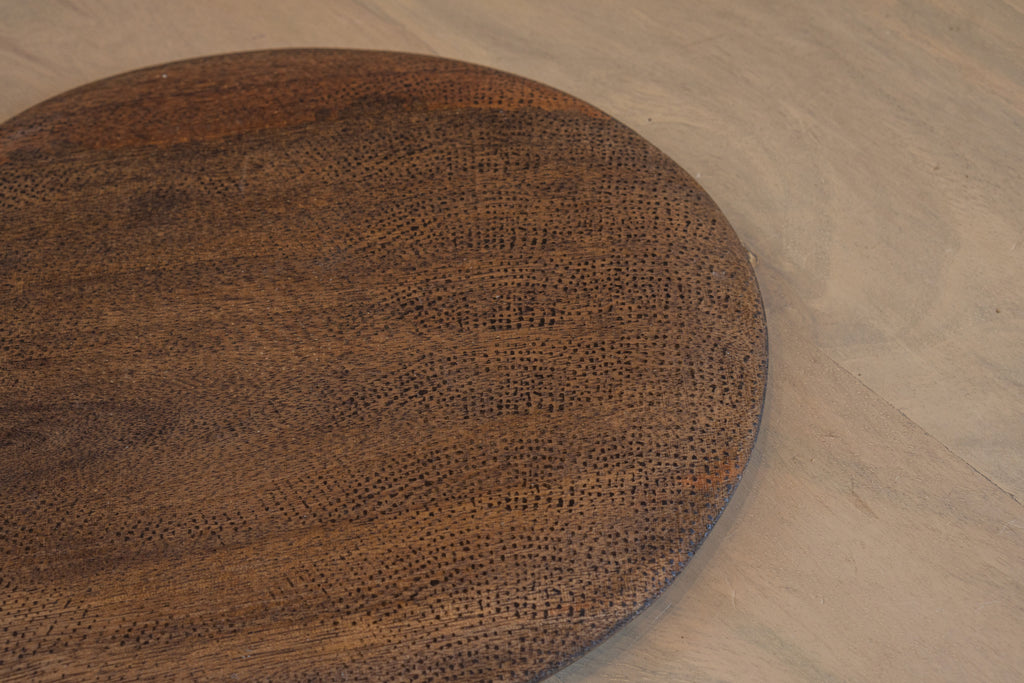 Close-up of the edge of a Plateau wooden board