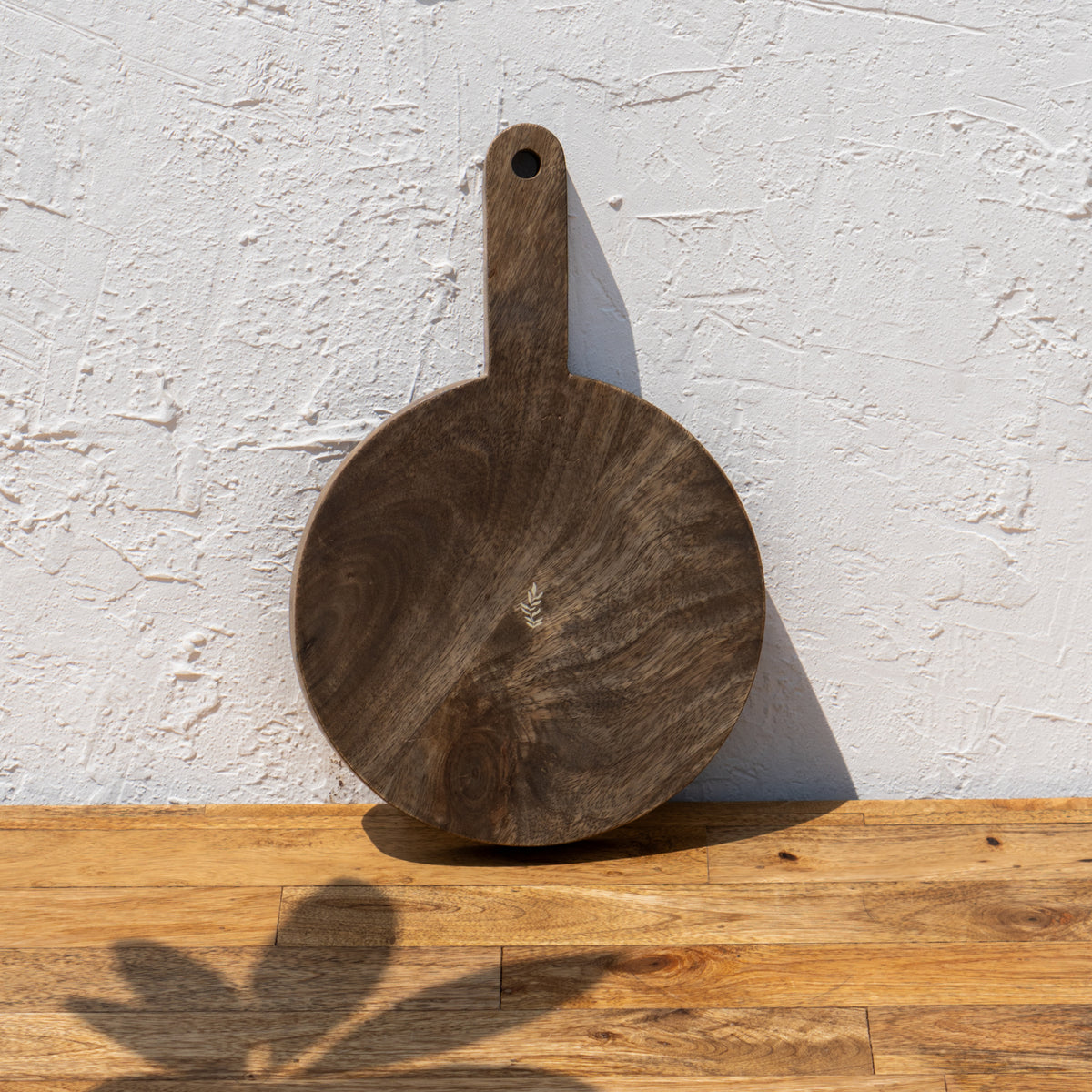 Ellipse wooden butcher board standing upright