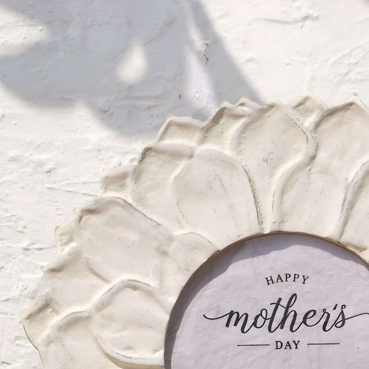 Close-up of the classic white lotus-petal detail on the round photo frame