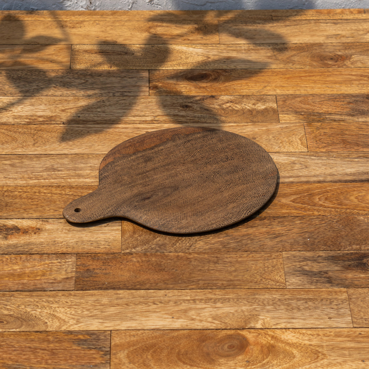 Angled view of the small Plateau wooden board