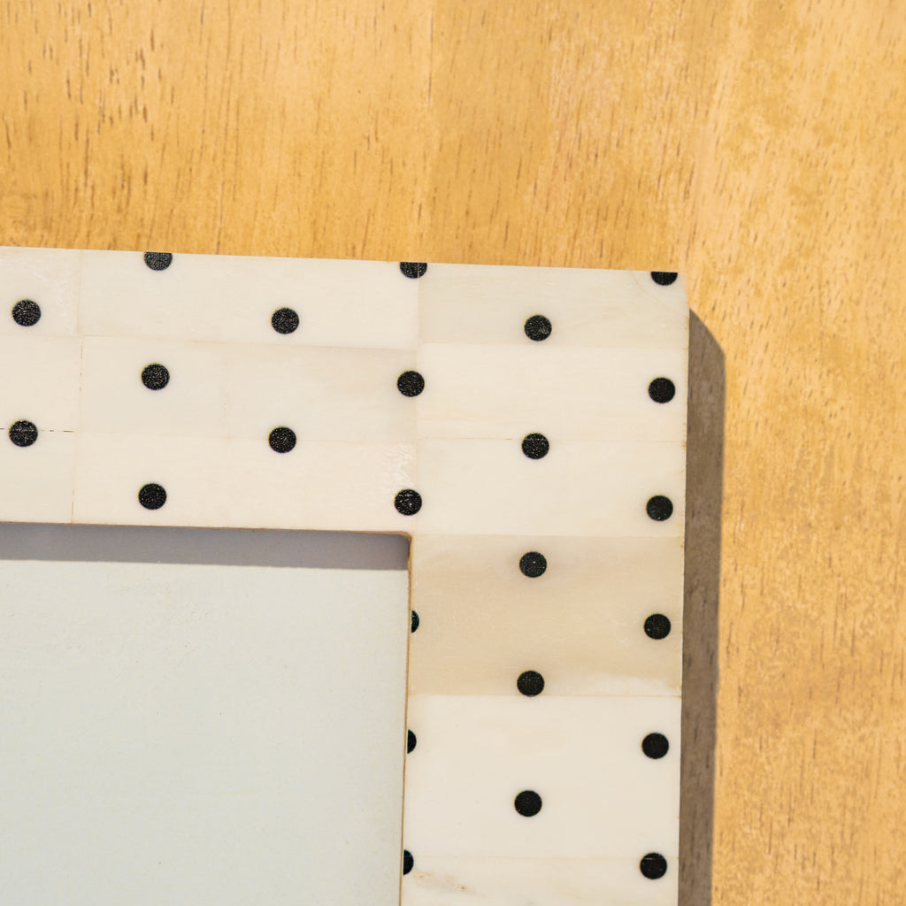 Close-up of the dotted edge of the Polka Dot photo frame