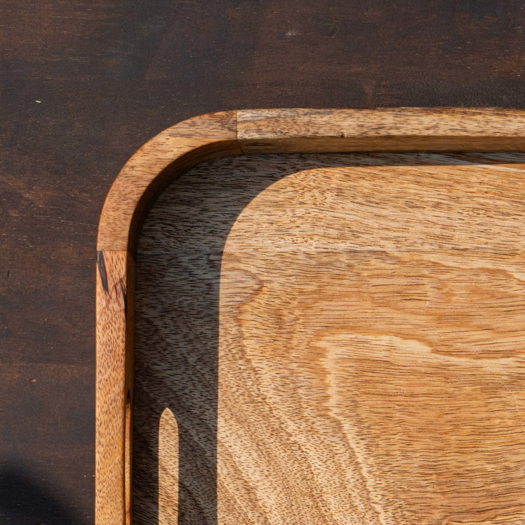Close-up of the rounded corner of the Glide wooden serving tray