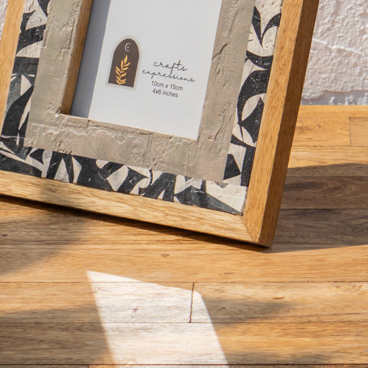 Close-up of the patterned edge of the Sufi photo frame