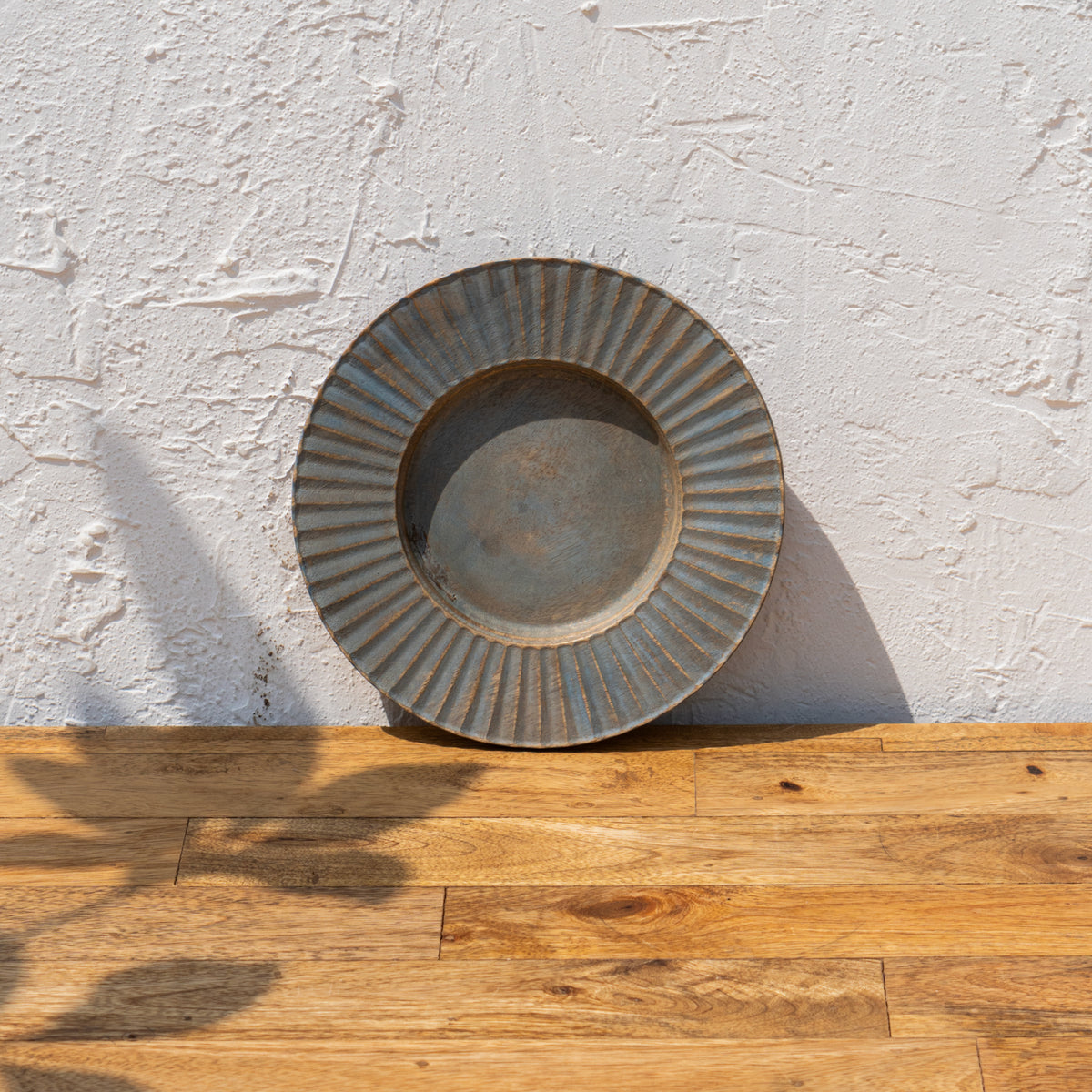 Terrain wooden spoon rest standing upright