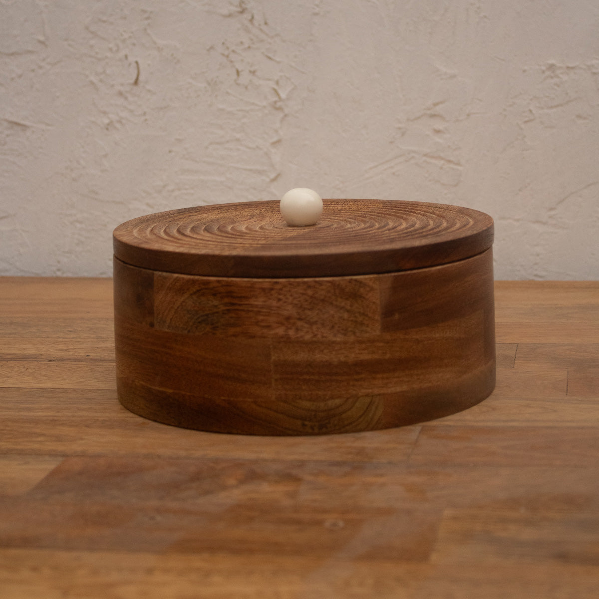 Front view of the closed round wooden roti box