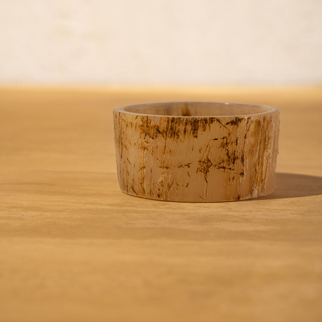 Close-up of the Basic horn napkin ring on a wooden surface